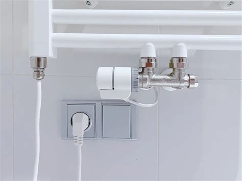 Náčrt odvzdušňovacieho ventilu na radiátore s kľúčom
