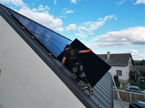 solárne kolektory na streche rodinného domu