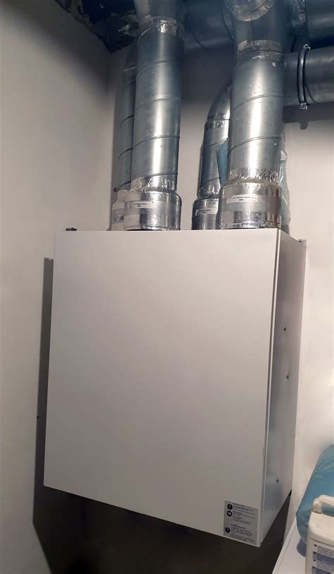 Detail inštalácie lokálnej rekuperačnej jednotky v stene