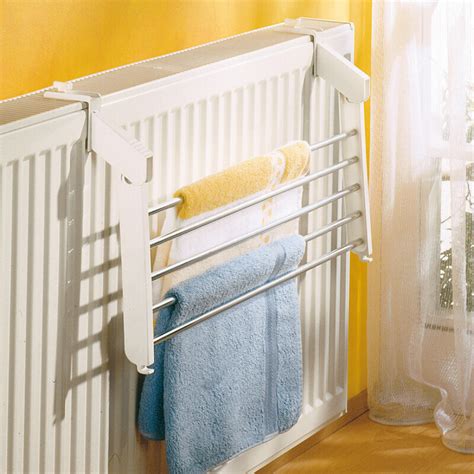 Ilustrácia závesného sušiaka na radiátor