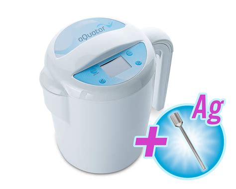 Detailný pohľad na prenosný ionizátor aQuator Silver s digitálnym displejom a elektródami