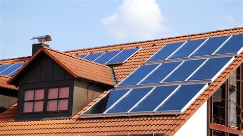 Schéma energetického manažmentu chaty Monte Rosa s prepojením na solárne panely a riadiaci systém Desigo