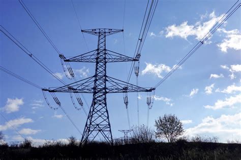 Schéma štruktúry cien energií pre domácnosti (silová elektrina, distribučné poplatky, ďalšie regulované tarify)
