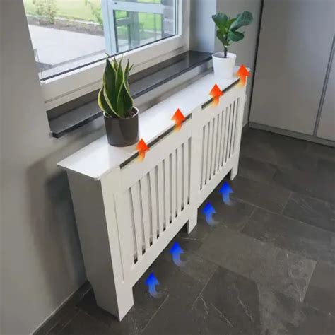 Detailný pohľad na radiátor kúrenia a jeho vnútorné časti.