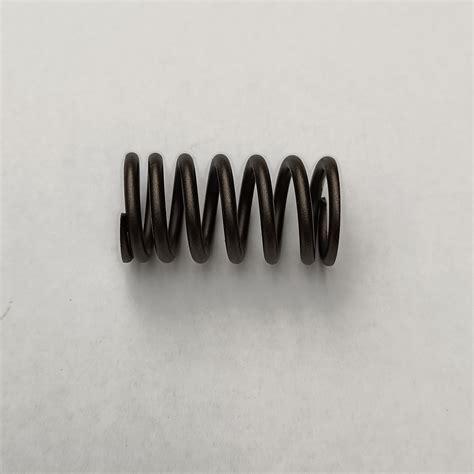 Detailná schéma termostatu: znázornenie voskovej kapsuly, pružiny a ventilu v otvorenom a zatvorenom stave