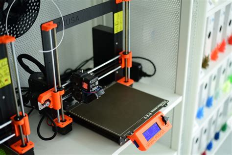infografika o použití silikagélu v rôznych oblastiach: elektronika, 3D tlač, skrine