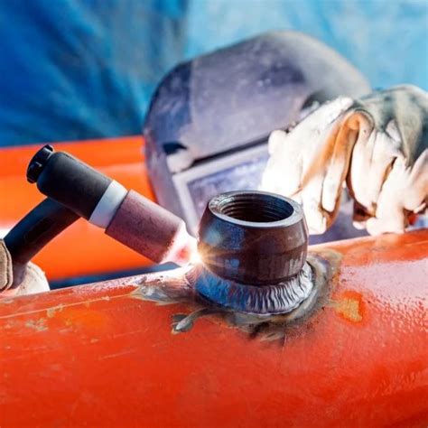 Detail zvárania oceľových U-profilov pomocou pásoviny