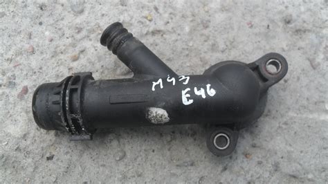 schematické znázornenie umiestnenia termostatu na modeli 318i