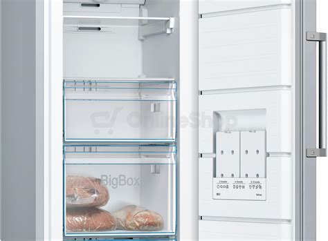 Veľká a výkonná zásuvková mraznička Bosch GSN58EWDV s moderným interiérom.