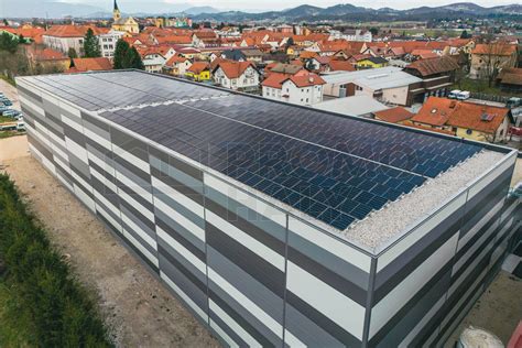 Fotovoltaické panely s najmodernejšou technológiou CIGS a s jednoduchou inštaláciou