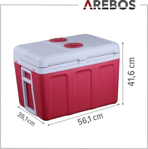 Technik opravuje chladničku alebo chladiaci box