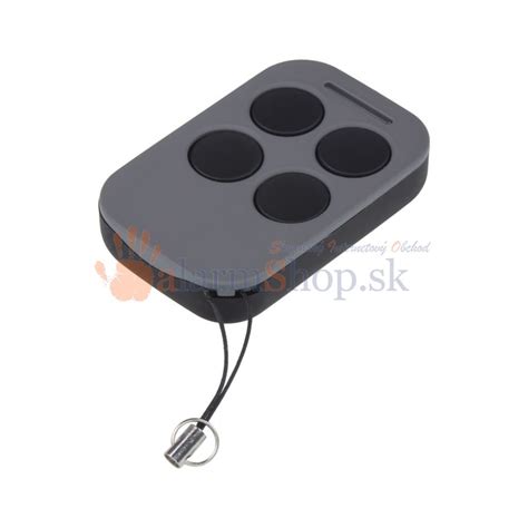 Detailné foto ovládacieho panela a diaľkového ovládača