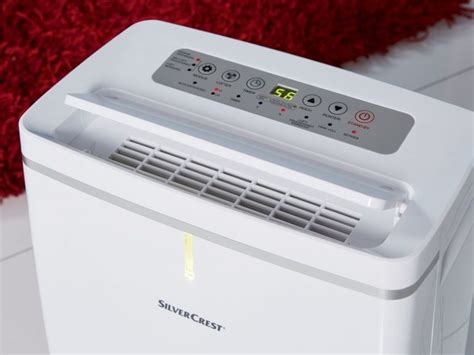 Odvlhčovač vzduchu Silvercrest SLE 200 B3 s vysvetlením funkcií ovládacieho panela.