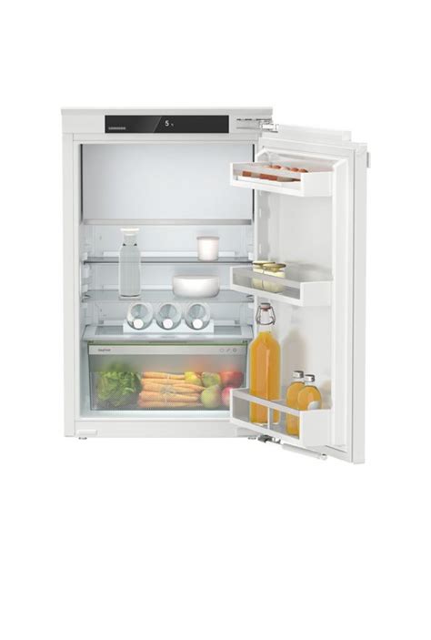 Moderná vstavaná chladnička značky Liebherr integrovaná v kuchynskej linke