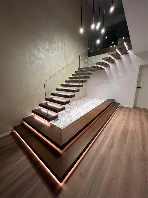 Ilustrácia správneho umiestnenia olejového zásobníka v interiéri s dodržaním bezpečnostných vzdialeností