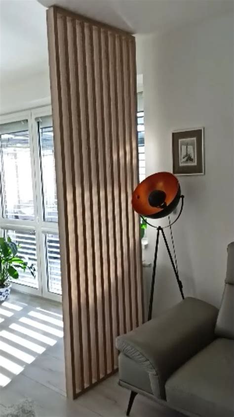 Ilustračná fotografia moderného infrapanela inštalovaného v obývacom priestore