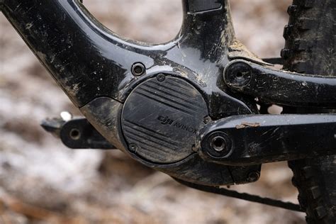 Schéma umiestnenia stredového a nábojového motora na elektrobicykli