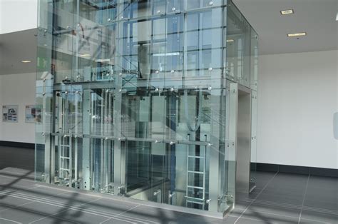 Ilustrácia výťahovej šachty s vyznačeným ventilačným systémom