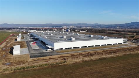 Pohľad na výrobný závod a technologické centrum v Skalici