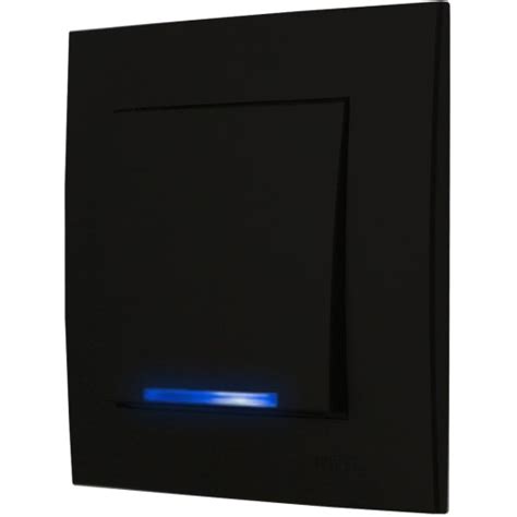 Detail ovládacieho panela a LED displeja s modrým podsvietením