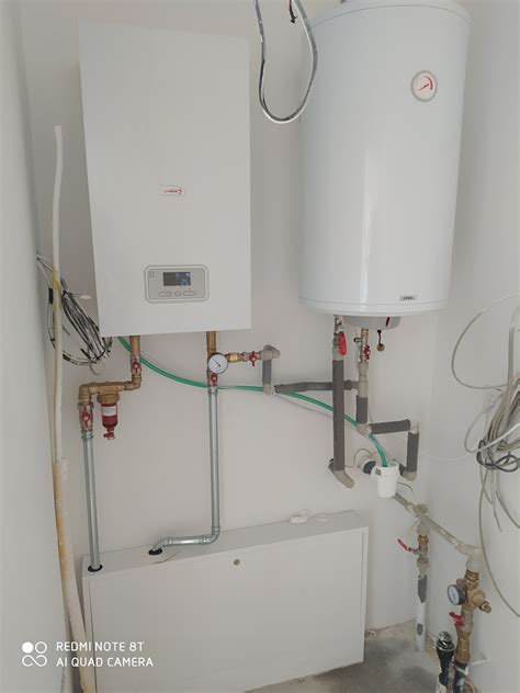 Ilustračná fotografia moderného závesného elektrického kotla namontovaného na stene v technickej miestnosti