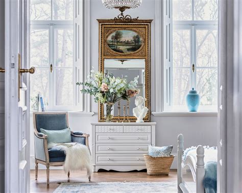 Ilustrácia znázorňujúca percentuálne rozloženie času stráveného v interiéri a exteriéri.