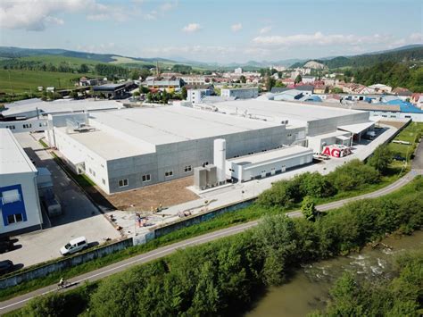 Vizualizácia moderného výrobného závodu s logom Protherm