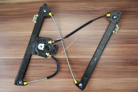 Detail mechanizmu sťahovania okna automobilu