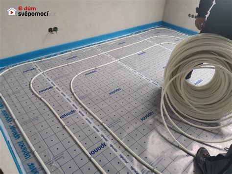 Ilustrácia podlahového konvektora s detailom krycej mriežky