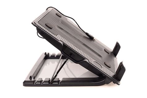 Detail ventilátorov na chladiacej podložke