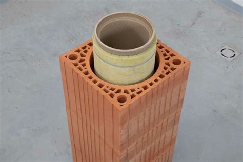 Detail napojenia dymovodu na keramický komín pomocou vonkajšej prechodky