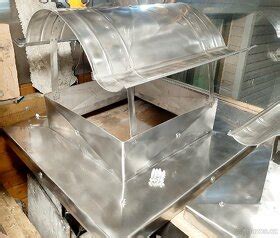 Ukážka rôznych typov materiálov vzduchovodov - nerez, pozink, hliník, čierna oceľ.