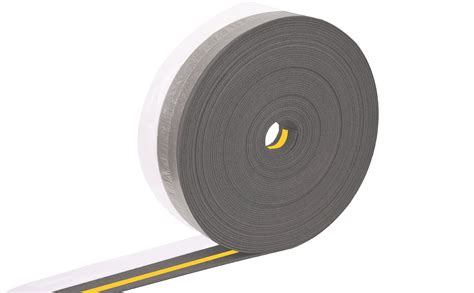 Detail dilatačného pásu s navarenou fóliou a samolepiacou vrstvou