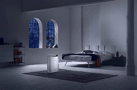 Fotografia odvlhčovača DeLonghi DEX14 v modernom interiérovom prostredí.