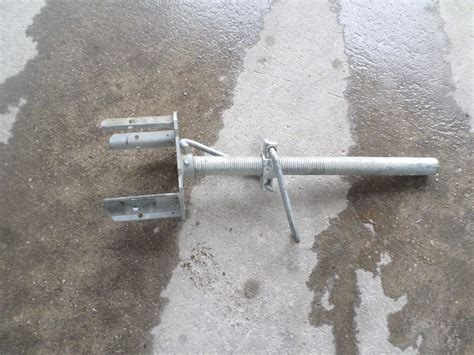 Detail miešacieho mechanizmu s vretenom a stierkami.