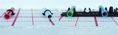 Porovnanie upevnenia rúrok podlahového kúrenia sponami a systémovou lištou