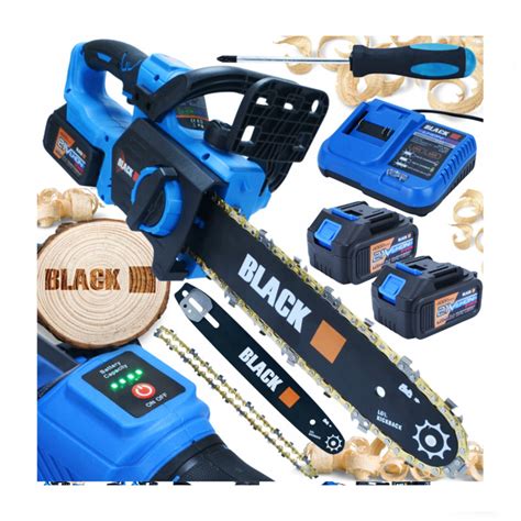 Koláž rôznych nástrojov na spracovanie dreva (reťazová píla, štiepačka, sekera)