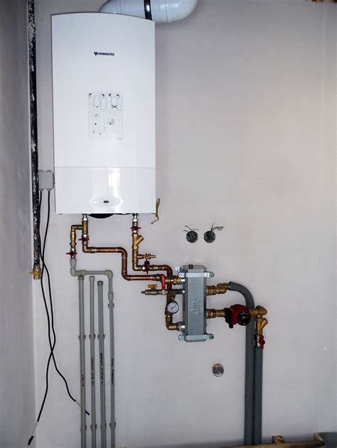 Infografika porovnávajúca plynový kondenzačný a elektrický kotol.