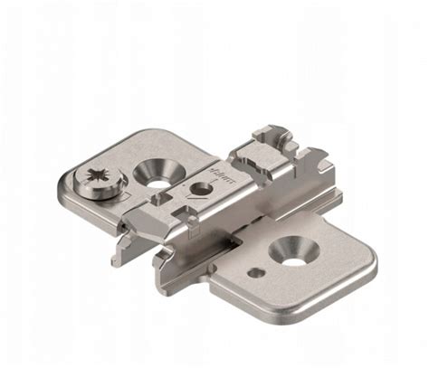 Detail servisných dvierok KCRU s excentrickým zámkom