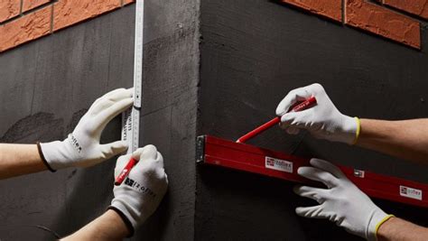 Ilustrácia správnej montáže okrajovej izolačnej pásky REHAU