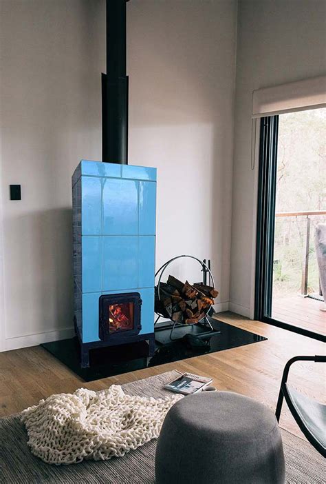 Moderná oceľová kachľová pec s presklenými dvierkami