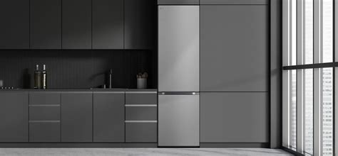 Moderná kombinovaná chladnička LG v kuchynskom prostredí