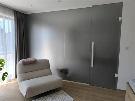 infračervený panel v interiéri rodinného domu