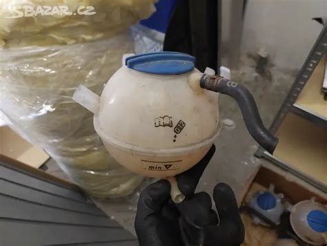 Detail expanzní nádoby chladicí kapaliny