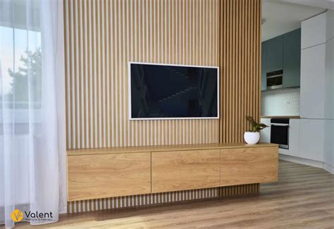 Detailný záber na široké drevené lamely, vertikálne