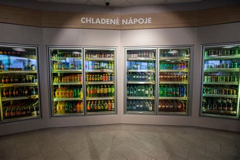 Ilustračná fotografia poškodených dvierok mrazničky