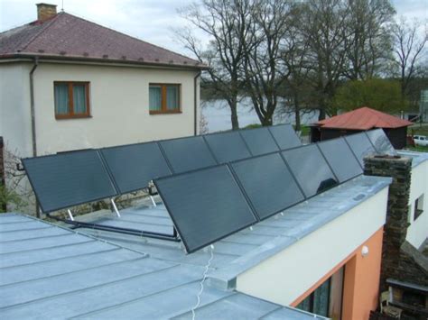 Pohľad na detailnú konštrukciu trubicového solárneho kolektora.