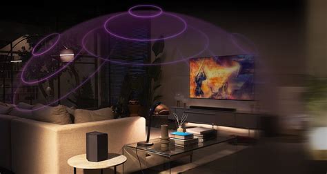 Ilustračná fotografia zobrazujúca rodinu v útulnej obývacej izbe s bežiacim zvlhčovačom vzduchu.