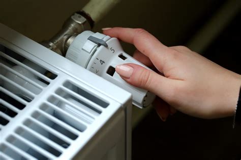 Rôzne typy termostatických hlavíc na radiátoroch