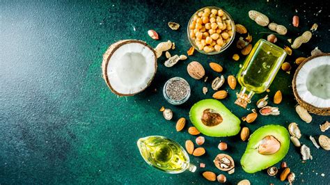 Obrázok zobrazujúci potraviny bohaté na esenciálne mastné kyseliny a vitamín E.